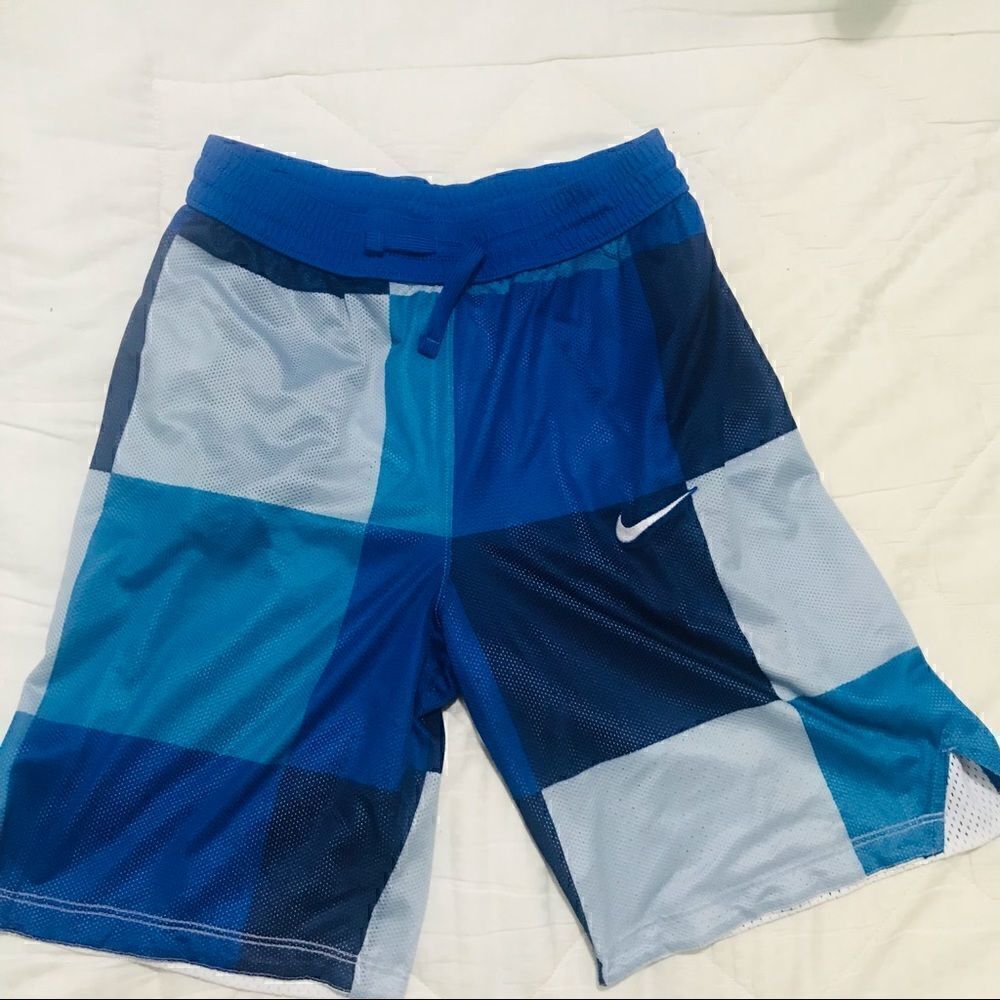 Nike basketball shorts in size boys XL